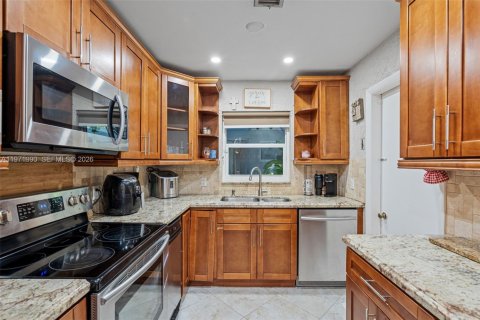 Touwnhouse à vendre à Hialeah, Floride: 3 chambres, 128.76 m2 № 2036638 - photo 18