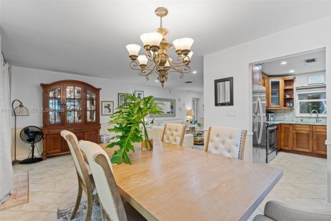 Touwnhouse à vendre à Hialeah, Floride: 3 chambres, 128.76 m2 № 2036638 - photo 16