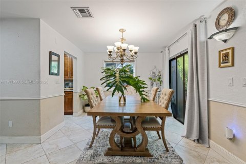 Touwnhouse à vendre à Hialeah, Floride: 3 chambres, 128.76 m2 № 2036638 - photo 15