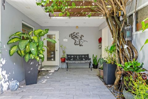 Touwnhouse à vendre à Hialeah, Floride: 3 chambres, 128.76 m2 № 2036638 - photo 10