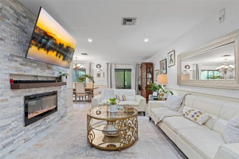 Touwnhouse à vendre à Hialeah, Floride: 3 chambres, 128.76 m2 № 2036638 - photo 12