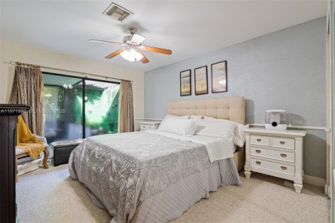 Touwnhouse à vendre à Hialeah, Floride: 3 chambres, 128.76 m2 № 2036638 - photo 23