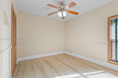 Touwnhouse à vendre à Hialeah, Floride: 3 chambres, 128.76 m2 № 2036638 - photo 28