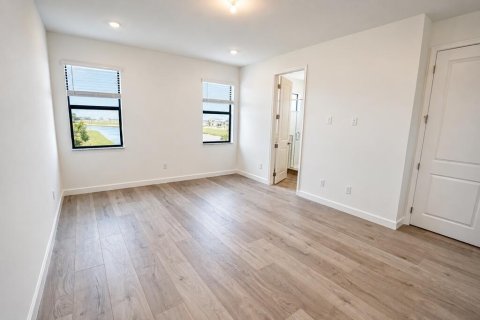 Villa ou maison à louer à Port St. Lucie, Floride: 4 chambres, 238.76 m2 № 2417163 - photo 16