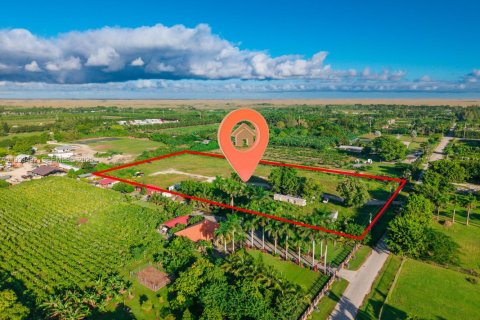Land in Miami, Florida № 1991303