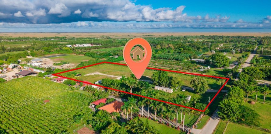 Terreno en Miami, Florida № 1991303