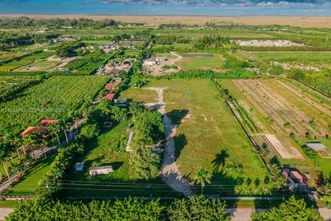 Terreno en venta en Miami, Florida № 1991303 - foto 2