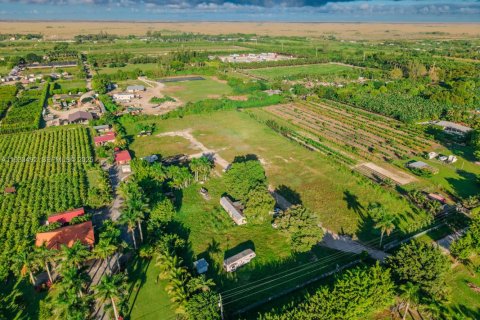 Terreno en venta en Miami, Florida № 1991303 - foto 12