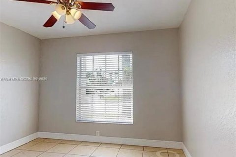 Снять в аренду виллу или дом в Дейви, Флорида 3 спальни, 136.38м2, № 2005536 - фото 2