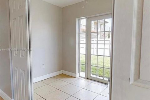 Снять в аренду виллу или дом в Дейви, Флорида 3 спальни, 136.38м2, № 2005536 - фото 4