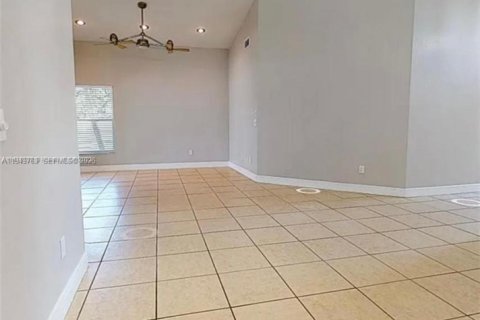 Снять в аренду виллу или дом в Дейви, Флорида 3 спальни, 136.38м2, № 2005536 - фото 5