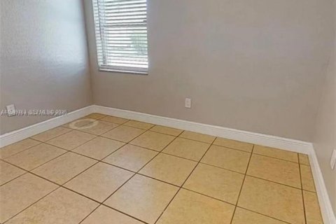 Снять в аренду виллу или дом в Дейви, Флорида 3 спальни, 136.38м2, № 2005536 - фото 3