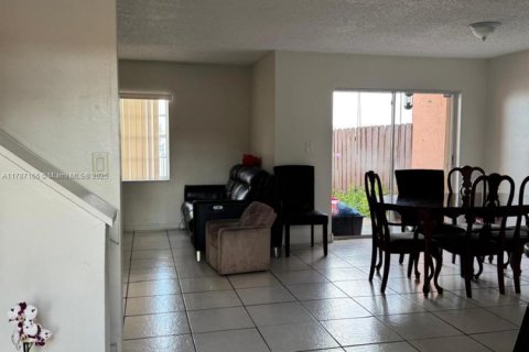 Townhouse in Miami, Florida 3 bedrooms, 138.42 sq.m. № 1959679 - photo 8