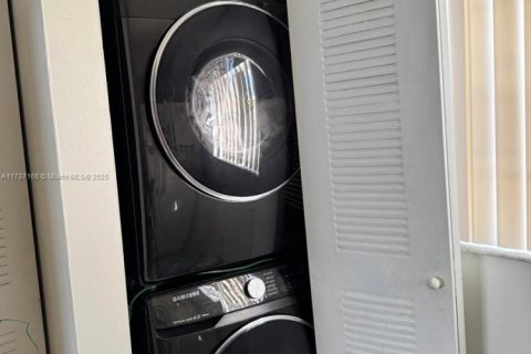 Townhouse in Miami, Florida 3 bedrooms, 138.42 sq.m. № 1959679 - photo 17