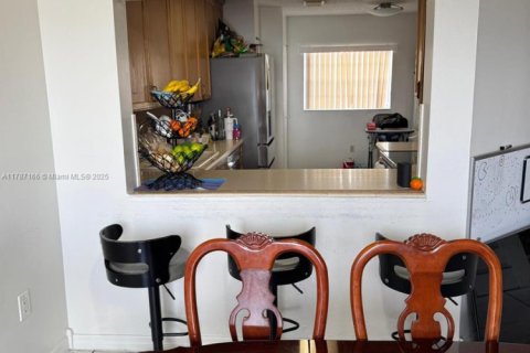 Townhouse in Miami, Florida 3 bedrooms, 138.42 sq.m. № 1959679 - photo 13