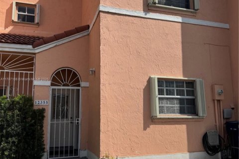 Townhouse in Miami, Florida 3 bedrooms, 138.42 sq.m. № 1959679 - photo 22