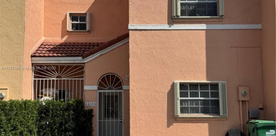 Townhouse in Miami, Florida 3 bedrooms, 138.42 sq.m. № 1959679