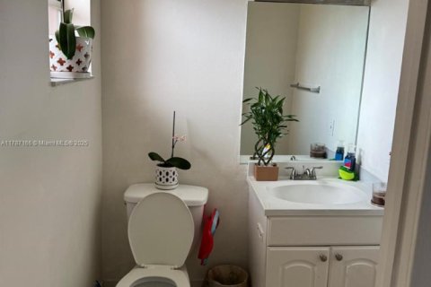 Townhouse in Miami, Florida 3 bedrooms, 138.42 sq.m. № 1959679 - photo 2