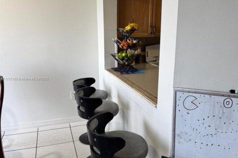 Townhouse in Miami, Florida 3 bedrooms, 138.42 sq.m. № 1959679 - photo 9