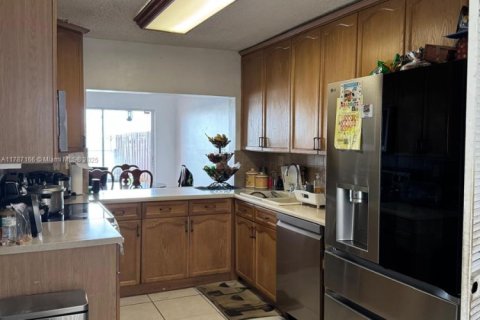 Townhouse in Miami, Florida 3 bedrooms, 138.42 sq.m. № 1959679 - photo 14