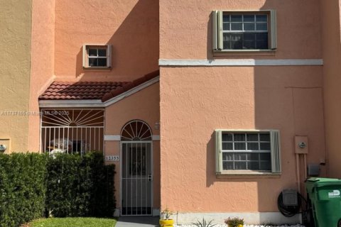 Townhouse in Miami, Florida 3 bedrooms, 138.42 sq.m. № 1959679 - photo 3