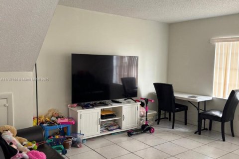 Townhouse in Miami, Florida 3 bedrooms, 138.42 sq.m. № 1959679 - photo 18