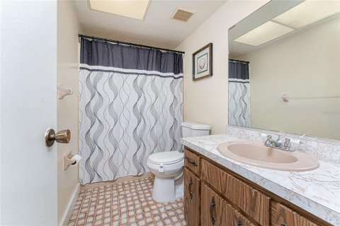 Commercial property in Rotonda, Florida 4 bedrooms, 219.99 sq.m. № 2228384 - photo 19