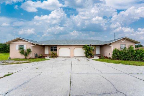 Commercial property in Rotonda, Florida 4 bedrooms, 219.99 sq.m. № 2228384 - photo 2