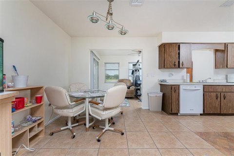 Commercial property in Rotonda, Florida 4 bedrooms, 219.99 sq.m. № 2228384 - photo 9