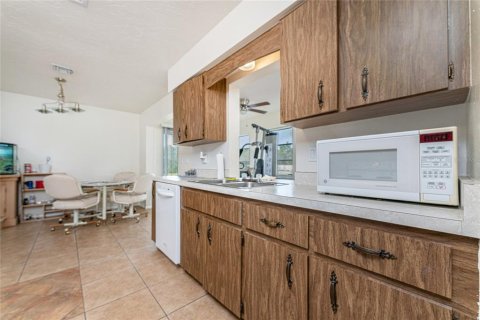 Commercial property in Rotonda, Florida 4 bedrooms, 219.99 sq.m. № 2228384 - photo 14