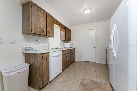 Commercial property in Rotonda, Florida 4 bedrooms, 219.99 sq.m. № 2228384 - photo 10