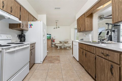 Commercial property in Rotonda, Florida 4 bedrooms, 219.99 sq.m. № 2228384 - photo 13