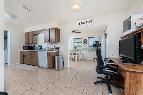 Commercial property in Rotonda, Florida 4 bedrooms, 219.99 sq.m. № 2228384 - photo 30