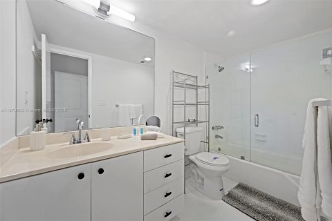 Condo in Sunny Isles Beach, Florida, 1 bedroom  № 1895836 - photo 12