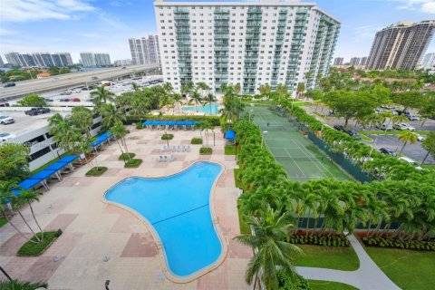 Condo in Sunny Isles Beach, Florida, 1 bedroom  № 1895836 - photo 3