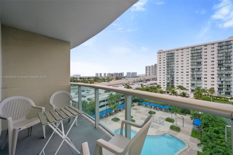 Condo in Sunny Isles Beach, Florida, 1 bedroom  № 1895836 - photo 2