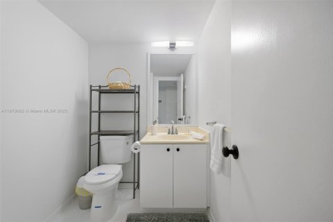 Condo in Sunny Isles Beach, Florida, 1 bedroom  № 1895836 - photo 13