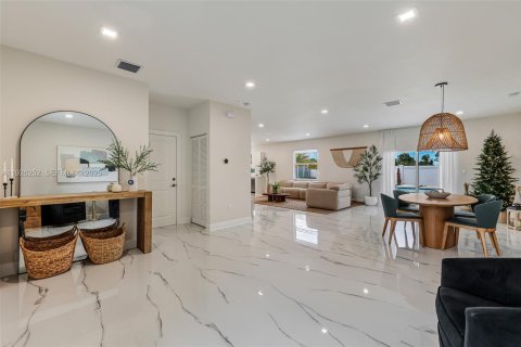 Casa en venta en Homestead, Florida, 3 dormitorios, 198.53 m2 № 1984573 - foto 2