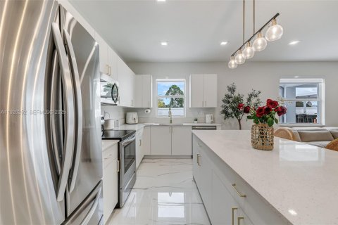 Casa en venta en Homestead, Florida, 3 dormitorios, 198.53 m2 № 1984573 - foto 8