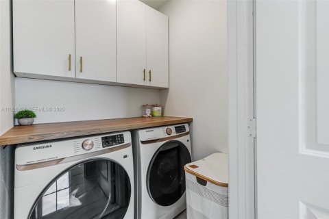 Casa en venta en Homestead, Florida, 3 dormitorios, 198.53 m2 № 1984573 - foto 18