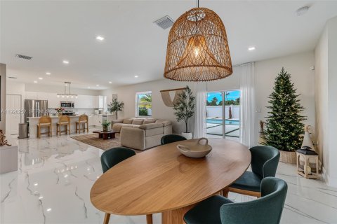 Casa en venta en Homestead, Florida, 3 dormitorios, 198.53 m2 № 1984573 - foto 3