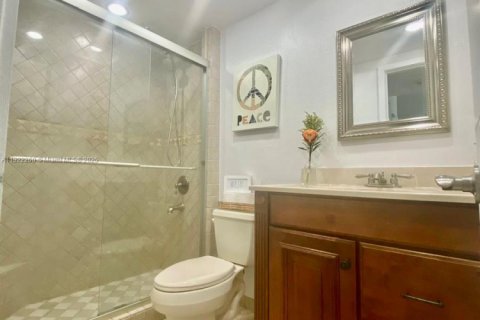 Condo in North Miami Beach, Florida, 1 bedroom  № 1976162 - photo 14