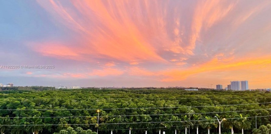 Condo in North Miami Beach, Florida, 1 bedroom  № 1976162