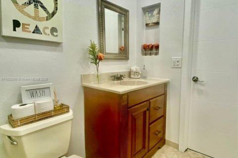 Condo in North Miami Beach, Florida, 1 bedroom  № 1976162 - photo 15