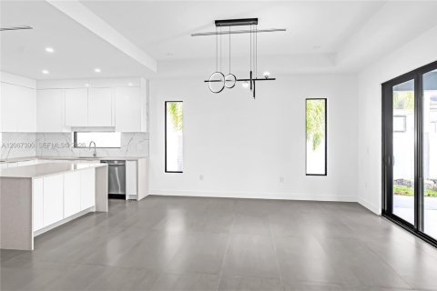 Villa ou maison à vendre à Cape Coral, Floride: 3 chambres, 180.04 m2 № 2293132 - photo 9