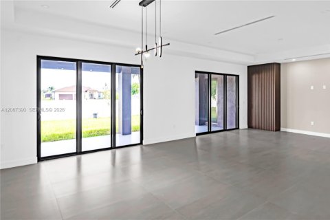 Villa ou maison à vendre à Cape Coral, Floride: 3 chambres, 180.04 m2 № 2293132 - photo 8