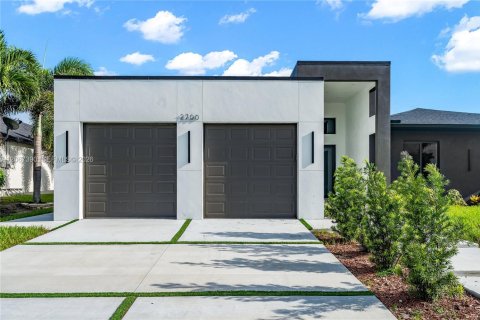 Villa ou maison à Cape Coral, Floride 3 chambres, 180.04 m2 № 2293132
