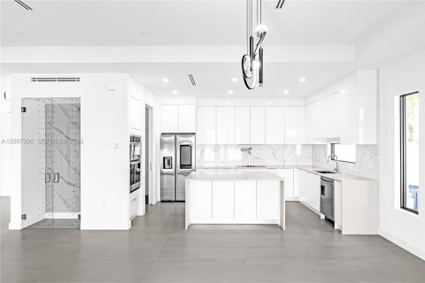 Villa ou maison à vendre à Cape Coral, Floride: 3 chambres, 180.04 m2 № 2293132 - photo 6
