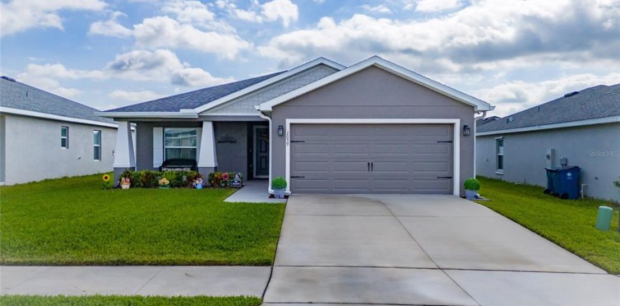 House in Haines City, Florida 3 bedrooms, 141.49 sq.m. № 1652502