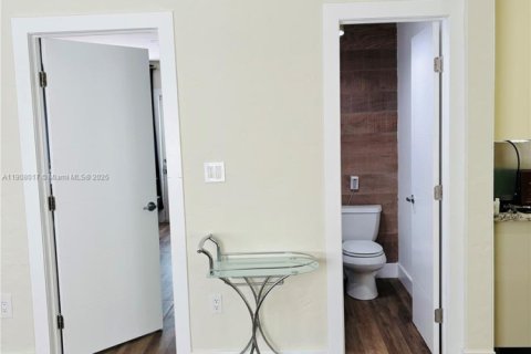 Casa en alquiler en Hollywood, Florida, 2 dormitorios, 88.26 m2 № 1964941 - foto 11